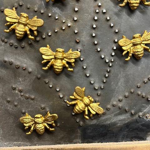 Bee magnet